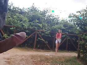 Punheta para safada que passava em público!