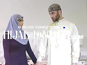 Take charge milf in bikini screams painless burnish apply stud strokes inside her Asian pussy