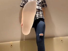 图书馆搭讪）被射了一身，还被插菊花，性瘾每天都要约炮