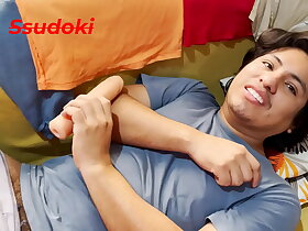 Mi mejor amigo es gay y yo quiero hacer que le gusten las mujeres, asi que le doy a probar mi coño