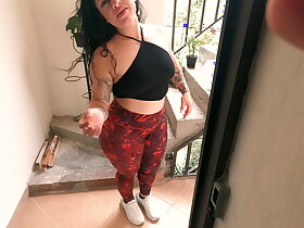 I fuck my oversexed neighbor when she is moving down upon water her plants